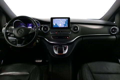 Mercedes-Benz V-Klasse 250d Lang DC AMG Line / MARGE / Burmester Surround Sound / Rondomzicht camera / Ambienteverlichting / 19'' LMV / Dodehoek detectie / Cruise Control / Trekhaak / Elektrische schuifdeuren L + R / Navigatie / Achteruitrijcamera / Agility Control