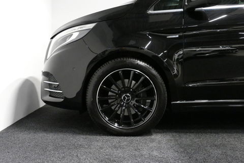 Mercedes-Benz V-Klasse 250d Lang DC AMG Line / MARGE / Burmester Surround Sound / Rondomzicht camera / Ambienteverlichting / 19'' LMV / Dodehoek detectie / Cruise Control / Trekhaak / Elektrische schuifdeuren L + R / Navigatie / Achteruitrijcamera / Agility Control