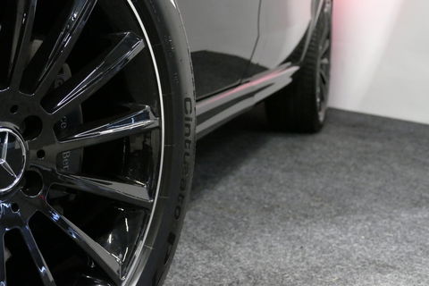 Mercedes-Benz V-Klasse 250d Lang DC AMG Line / MARGE / Burmester Surround Sound / Rondomzicht camera / Ambienteverlichting / 19'' LMV / Dodehoek detectie / Cruise Control / Trekhaak / Elektrische schuifdeuren L + R / Navigatie / Achteruitrijcamera / Agility Control