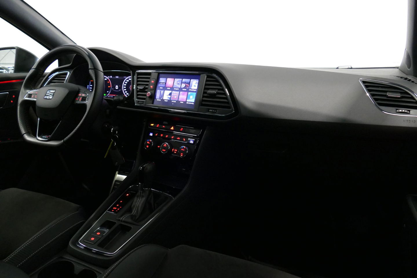 SEAT Leon ST 2.0 TSI 4DRIVE CUPRA / ABT Tuning / JE Design uitlaatsysteem / Brembo /  Performance Pack / Stoelverwarming / Apple Carplay - Android Auto / BEATS Audio Systeem / Achteruitrijcamera / 19'' LMV / Sfeerverlichting / DCC (Adaptive onderstel) / Cruise Cont