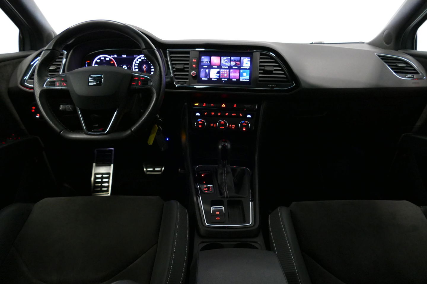 SEAT Leon ST 2.0 TSI 4DRIVE CUPRA / ABT Tuning / JE Design uitlaatsysteem / Brembo /  Performance Pack / Stoelverwarming / Apple Carplay - Android Auto / BEATS Audio Systeem / Achteruitrijcamera / 19'' LMV / Sfeerverlichting / DCC (Adaptive onderstel) / Cruise Cont