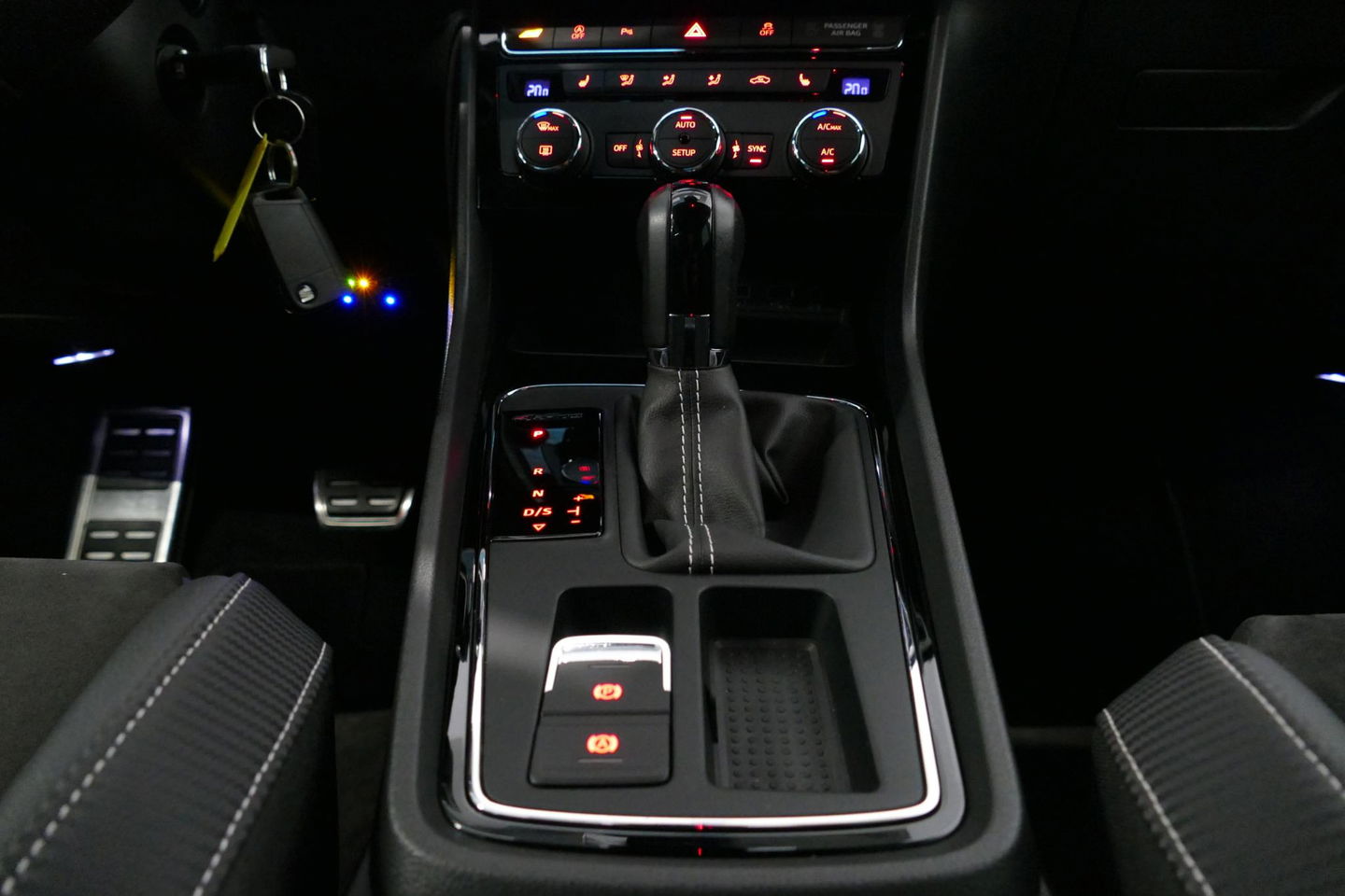 SEAT Leon ST 2.0 TSI 4DRIVE CUPRA / ABT Tuning / JE Design uitlaatsysteem / Brembo /  Performance Pack / Stoelverwarming / Apple Carplay - Android Auto / BEATS Audio Systeem / Achteruitrijcamera / 19'' LMV / Sfeerverlichting / DCC (Adaptive onderstel) / Cruise Cont