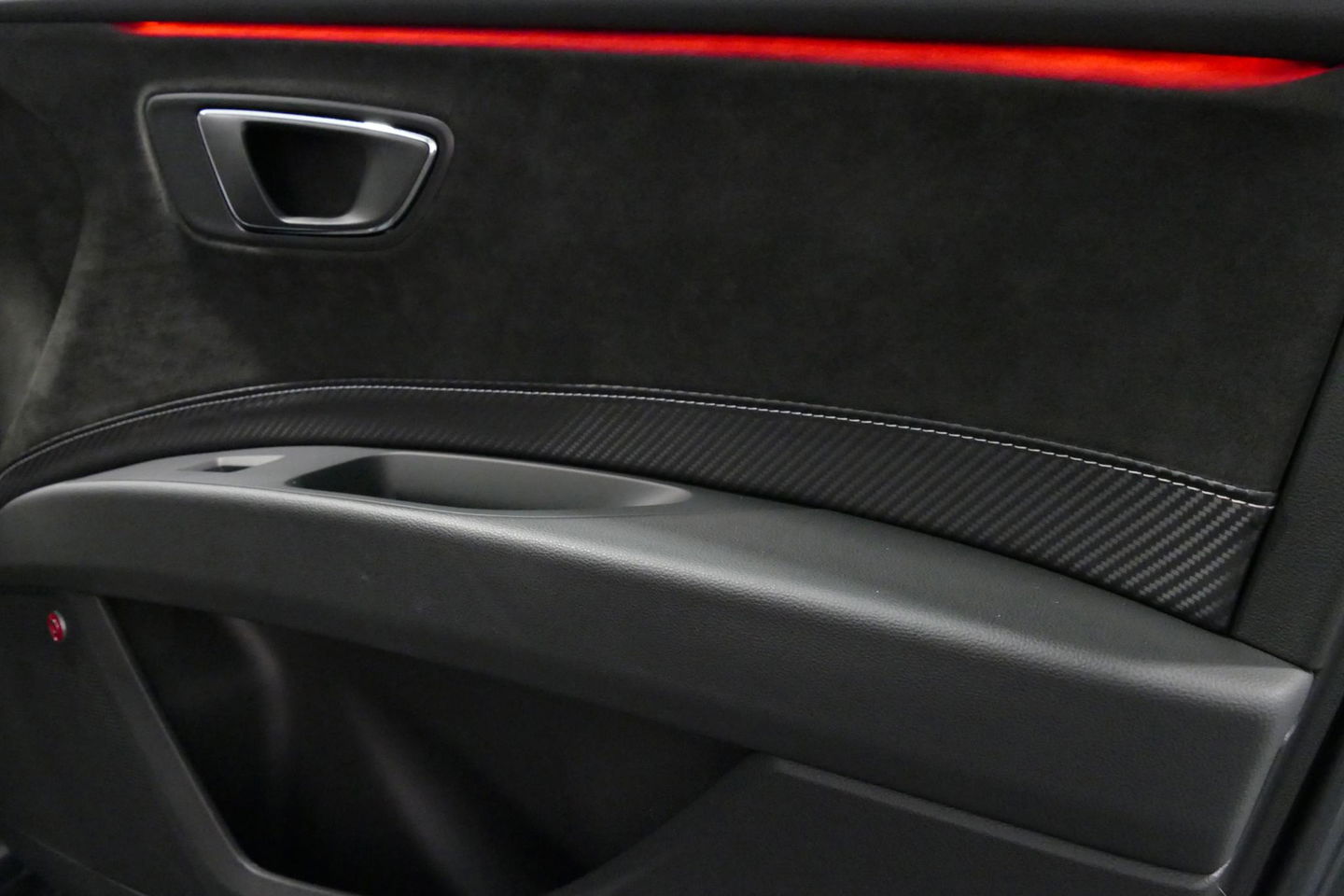 SEAT Leon ST 2.0 TSI 4DRIVE CUPRA / ABT Tuning / JE Design uitlaatsysteem / Brembo /  Performance Pack / Stoelverwarming / Apple Carplay - Android Auto / BEATS Audio Systeem / Achteruitrijcamera / 19'' LMV / Sfeerverlichting / DCC (Adaptive onderstel) / Cruise Cont