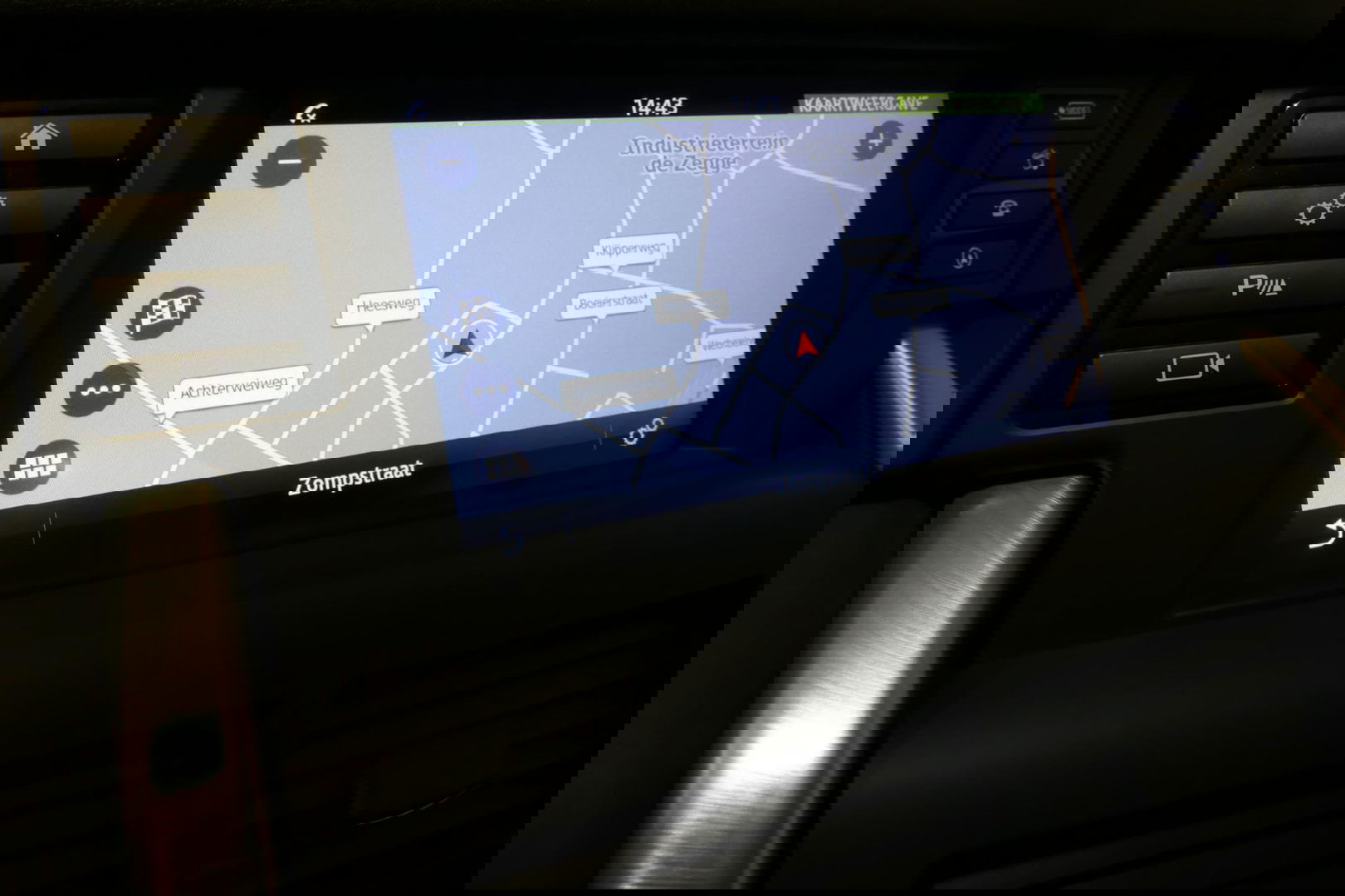 Land Rover Discovery Sport 2.0 Si4 4WD SE Luxury / Panoramadak / Achteruitrijcamera / Elektr. verstelbare voorstoelen / Meridian Surround Sound / Parkeerhulp 360 / Apple Carplay - Andriod Auto / Ambienteverlichting / Cruise Control / Black Optic / Lane Assist / Grootlicht Assistent