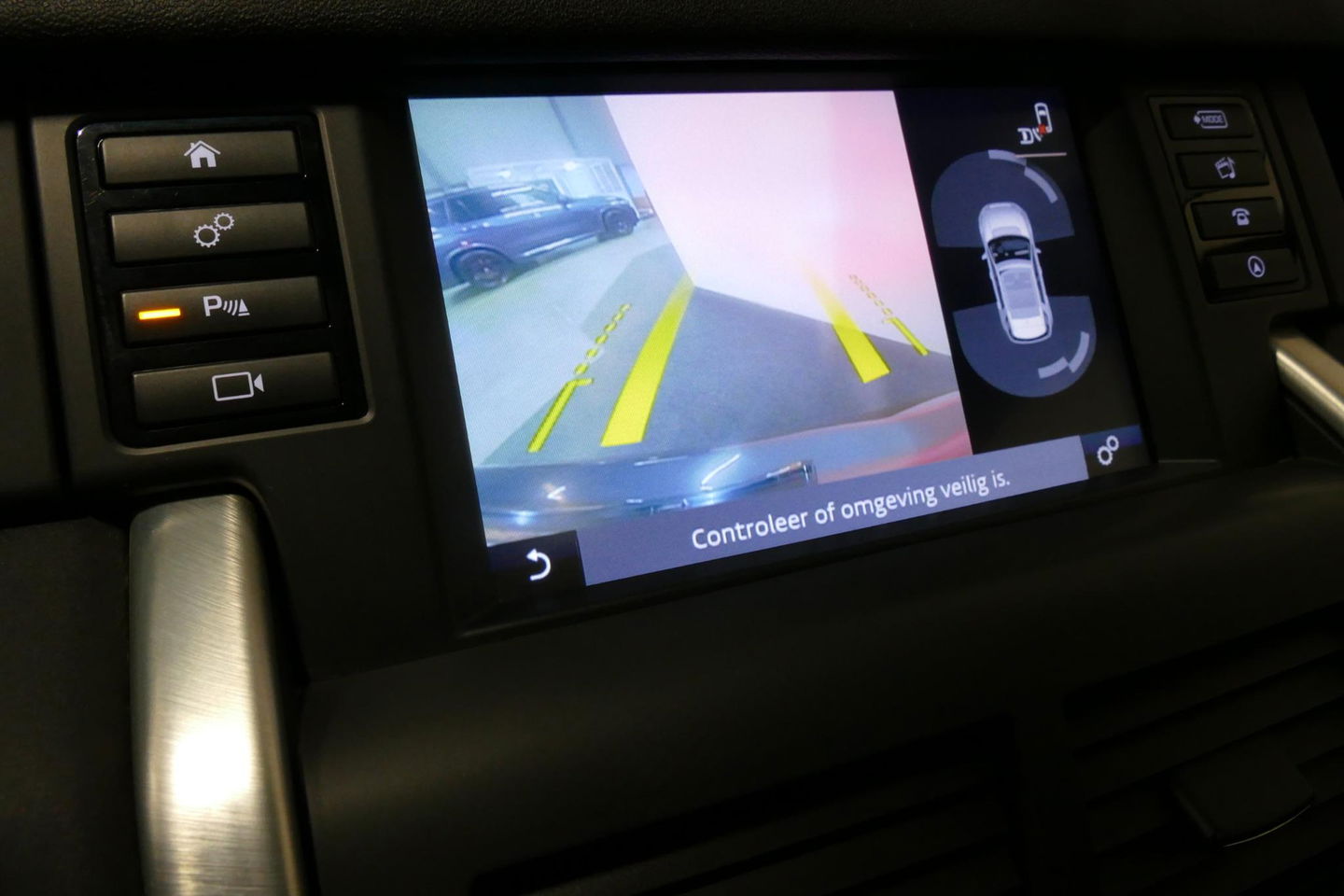 Land Rover Discovery Sport 2.0 Si4 4WD SE Luxury / Panoramadak / Achteruitrijcamera / Elektr. verstelbare voorstoelen / Meridian Surround Sound / Parkeerhulp 360 / Apple Carplay - Andriod Auto / Ambienteverlichting / Cruise Control / Black Optic / Lane Assist / Grootlicht Assistent