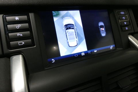 Land Rover Discovery Sport 2.0 Si4 4WD SE Luxury / Panoramadak / Achteruitrijcamera / Elektr. verstelbare voorstoelen / Meridian Surround Sound / Parkeerhulp 360 / Apple Carplay - Andriod Auto / Ambienteverlichting / Cruise Control / Black Optic / Lane Assist / Grootlicht Assistent