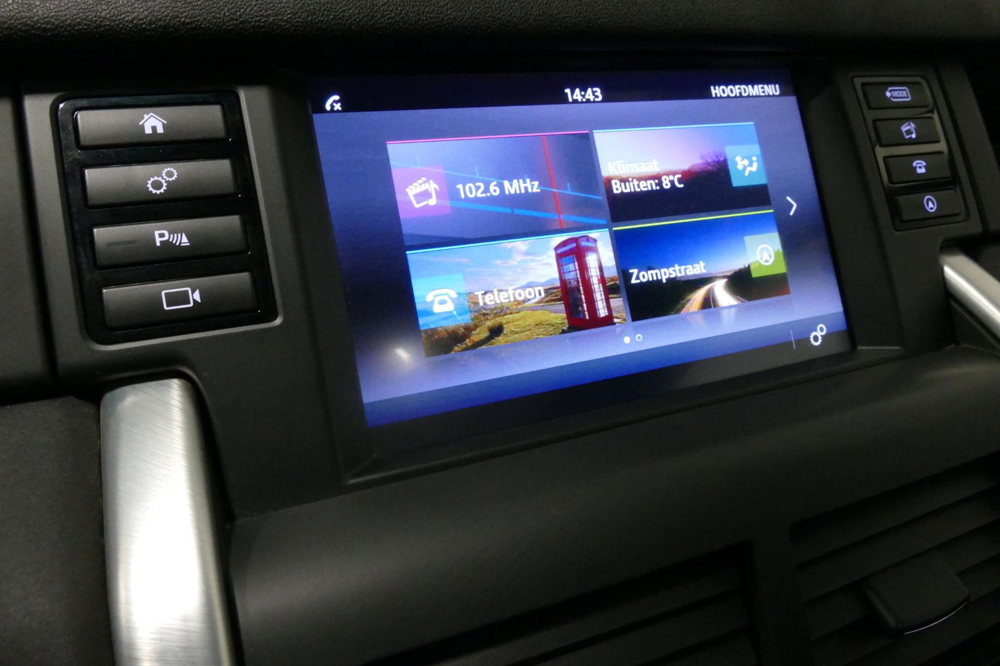 Land Rover Discovery Sport 2.0 Si4 4WD SE Luxury / Panoramadak / Achteruitrijcamera / Elektr. verstelbare voorstoelen / Meridian Surround Sound / Parkeerhulp 360 / Apple Carplay - Andriod Auto / Ambienteverlichting / Cruise Control / Black Optic / Lane Assist / Grootlicht Assistent