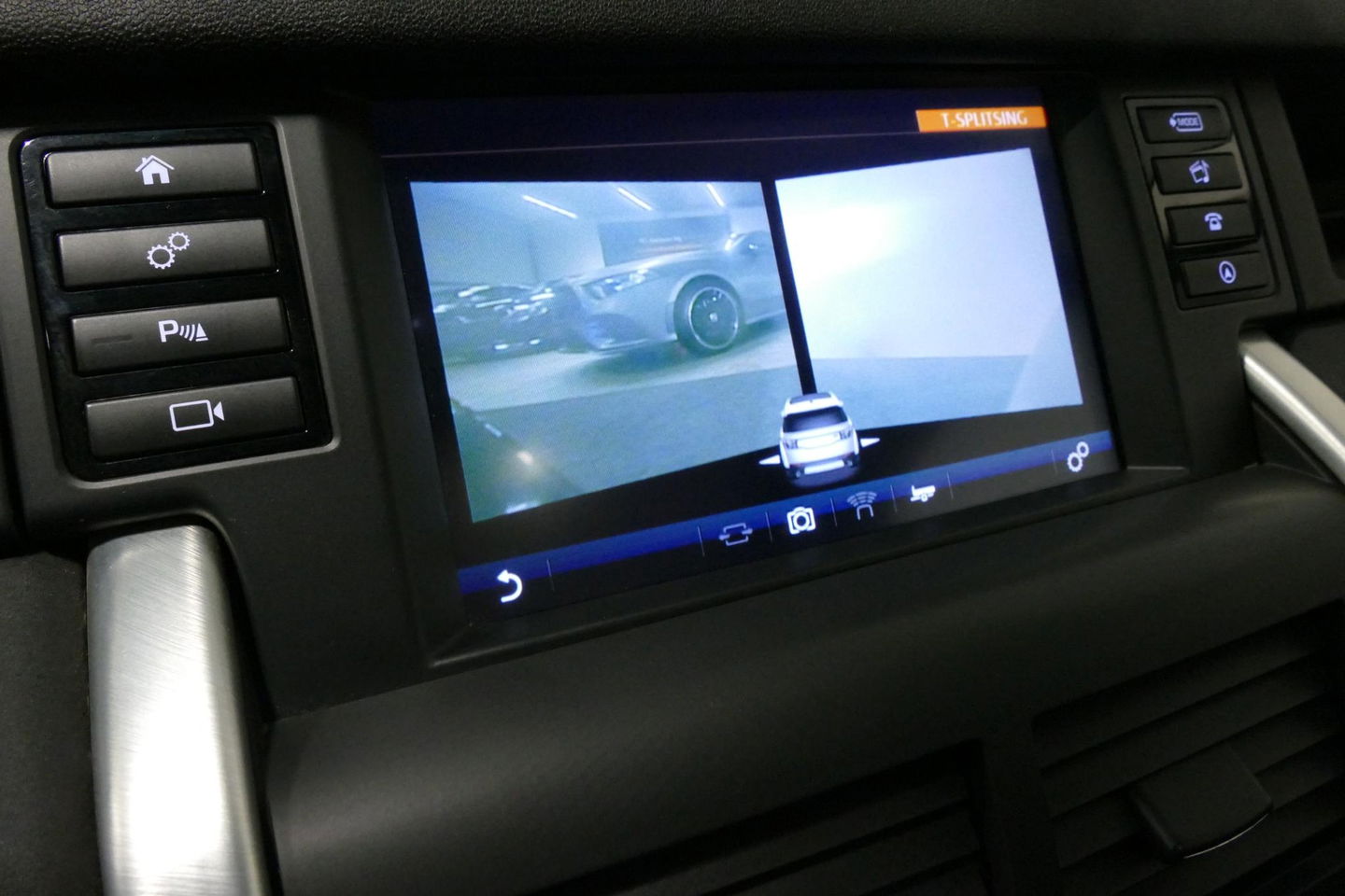 Land Rover Discovery Sport 2.0 Si4 4WD SE Luxury / Panoramadak / Achteruitrijcamera / Elektr. verstelbare voorstoelen / Meridian Surround Sound / Parkeerhulp 360 / Apple Carplay - Andriod Auto / Ambienteverlichting / Cruise Control / Black Optic / Lane Assist / Grootlicht Assistent