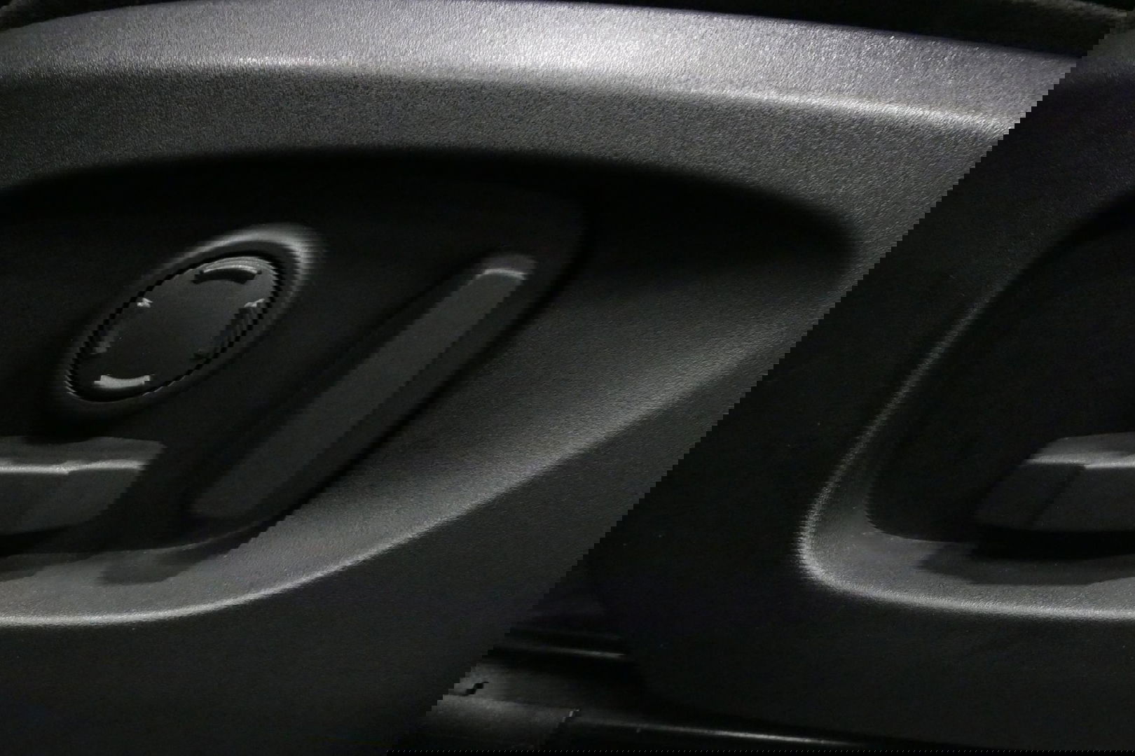 Land Rover Discovery Sport 2.0 Si4 4WD SE Luxury / Panoramadak / Achteruitrijcamera / Elektr. verstelbare voorstoelen / Meridian Surround Sound / Parkeerhulp 360 / Apple Carplay - Andriod Auto / Ambienteverlichting / Cruise Control / Black Optic / Lane Assist / Grootlicht Assistent