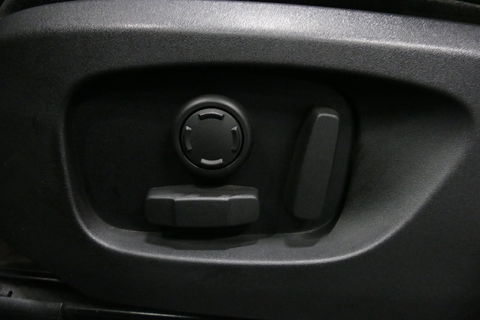 Land Rover Discovery Sport 2.0 Si4 4WD SE Luxury / Panoramadak / Achteruitrijcamera / Elektr. verstelbare voorstoelen / Meridian Surround Sound / Parkeerhulp 360 / Apple Carplay - Andriod Auto / Ambienteverlichting / Cruise Control / Black Optic / Lane Assist / Grootlicht Assistent