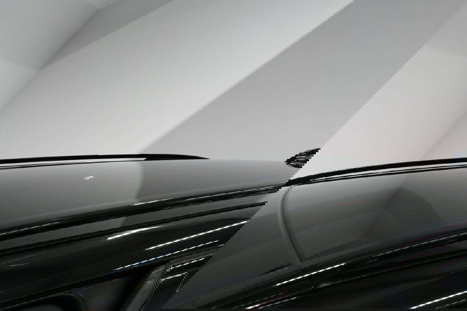 Land Rover Discovery Sport 2.0 Si4 4WD SE Luxury / Panoramadak / Achteruitrijcamera / Elektr. verstelbare voorstoelen / Meridian Surround Sound / Parkeerhulp 360 / Apple Carplay - Andriod Auto / Ambienteverlichting / Cruise Control / Black Optic / Lane Assist / Grootlicht Assistent