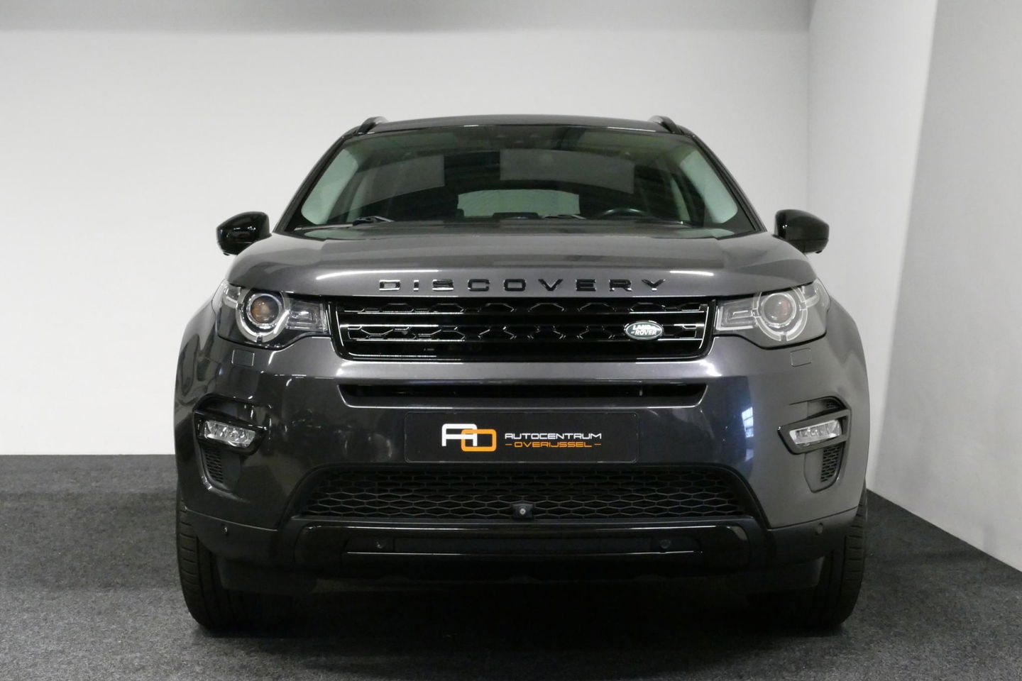 Land Rover Discovery Sport 2.0 Si4 4WD SE Luxury / Panoramadak / Achteruitrijcamera / Elektr. verstelbare voorstoelen / Meridian Surround Sound / Parkeerhulp 360 / Apple Carplay - Andriod Auto / Ambienteverlichting / Cruise Control / Black Optic / Lane Assist / Grootlicht Assistent
