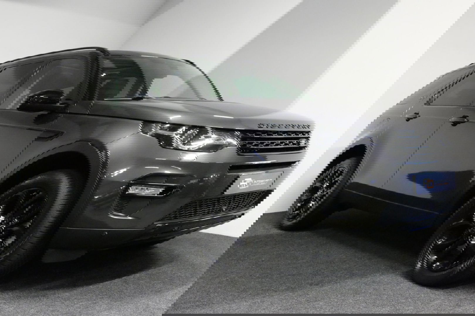 Land Rover Discovery Sport 2.0 Si4 4WD SE Luxury / Panoramadak / Achteruitrijcamera / Elektr. verstelbare voorstoelen / Meridian Surround Sound / Parkeerhulp 360 / Apple Carplay - Andriod Auto / Ambienteverlichting / Cruise Control / Black Optic / Lane Assist / Grootlicht Assistent