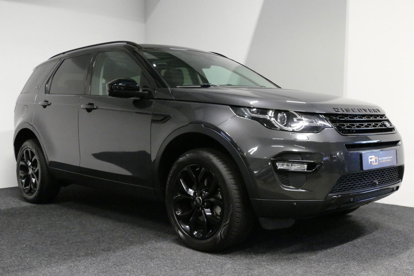 Land Rover Discovery Sport 2.0 Si4 4WD SE Luxury / Panoramadak / Achteruitrijcamera / Elektr. verstelbare voorstoelen / Meridian Surround Sound / Parkeerhulp 360 / Apple Carplay - Andriod Auto / Ambienteverlichting / Cruise Control / Black Optic / Lane Assist / Grootlicht Assistent