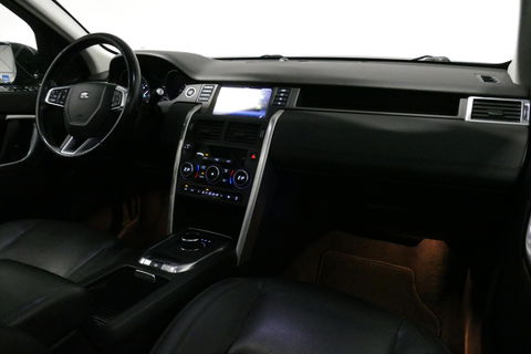 Land Rover Discovery Sport 2.0 Si4 4WD SE Luxury / Panoramadak / Achteruitrijcamera / Elektr. verstelbare voorstoelen / Meridian Surround Sound / Parkeerhulp 360 / Apple Carplay - Andriod Auto / Ambienteverlichting / Cruise Control / Black Optic / Lane Assist / Grootlicht Assistent
