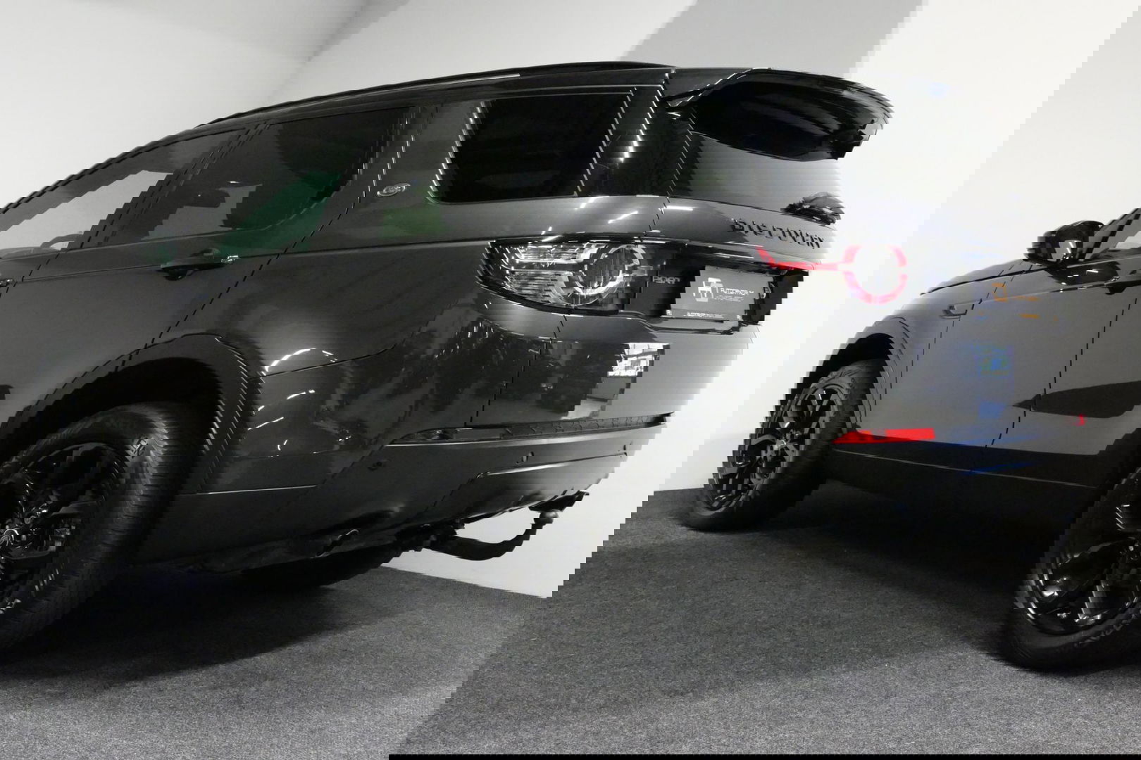 Land Rover Discovery Sport 2.0 Si4 4WD SE Luxury / Panoramadak / Achteruitrijcamera / Elektr. verstelbare voorstoelen / Meridian Surround Sound / Parkeerhulp 360 / Apple Carplay - Andriod Auto / Ambienteverlichting / Cruise Control / Black Optic / Lane Assist / Grootlicht Assistent