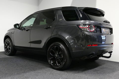 Land Rover Discovery Sport 2.0 Si4 4WD SE Luxury / Panoramadak / Achteruitrijcamera / Elektr. verstelbare voorstoelen / Meridian Surround Sound / Parkeerhulp 360 / Apple Carplay - Andriod Auto / Ambienteverlichting / Cruise Control / Black Optic / Lane Assist / Grootlicht Assistent