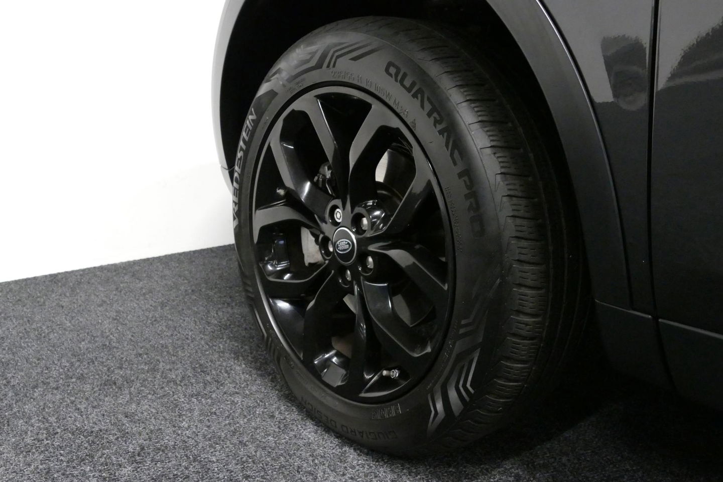 Land Rover Discovery Sport 2.0 Si4 4WD SE Luxury / Panoramadak / Achteruitrijcamera / Elektr. verstelbare voorstoelen / Meridian Surround Sound / Parkeerhulp 360 / Apple Carplay - Andriod Auto / Ambienteverlichting / Cruise Control / Black Optic / Lane Assist / Grootlicht Assistent