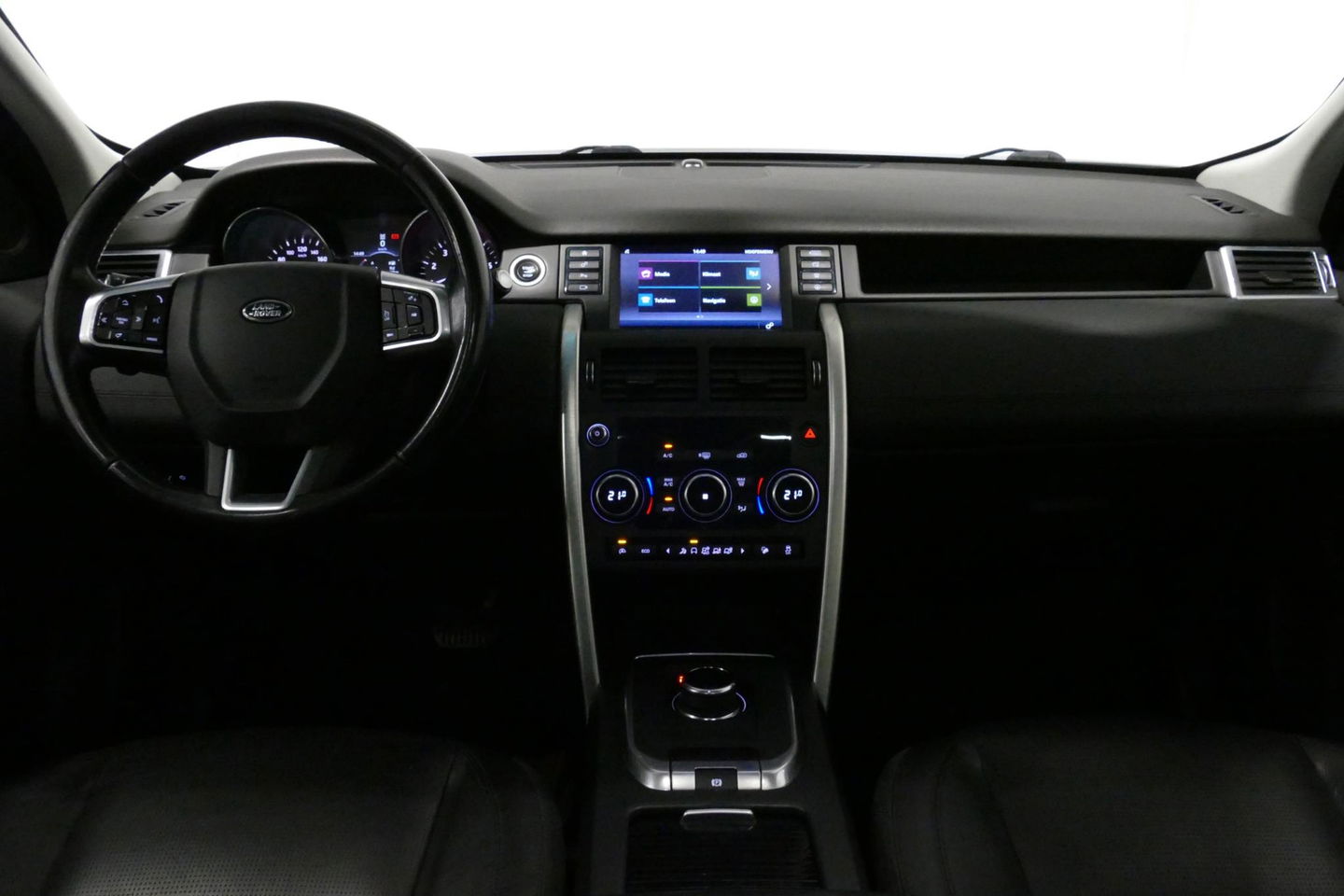 Land Rover Discovery Sport 2.0 Si4 4WD SE Luxury / Panoramadak / Achteruitrijcamera / Elektr. verstelbare voorstoelen / Meridian Surround Sound / Parkeerhulp 360 / Apple Carplay - Andriod Auto / Ambienteverlichting / Cruise Control / Black Optic / Lane Assist / Grootlicht Assistent