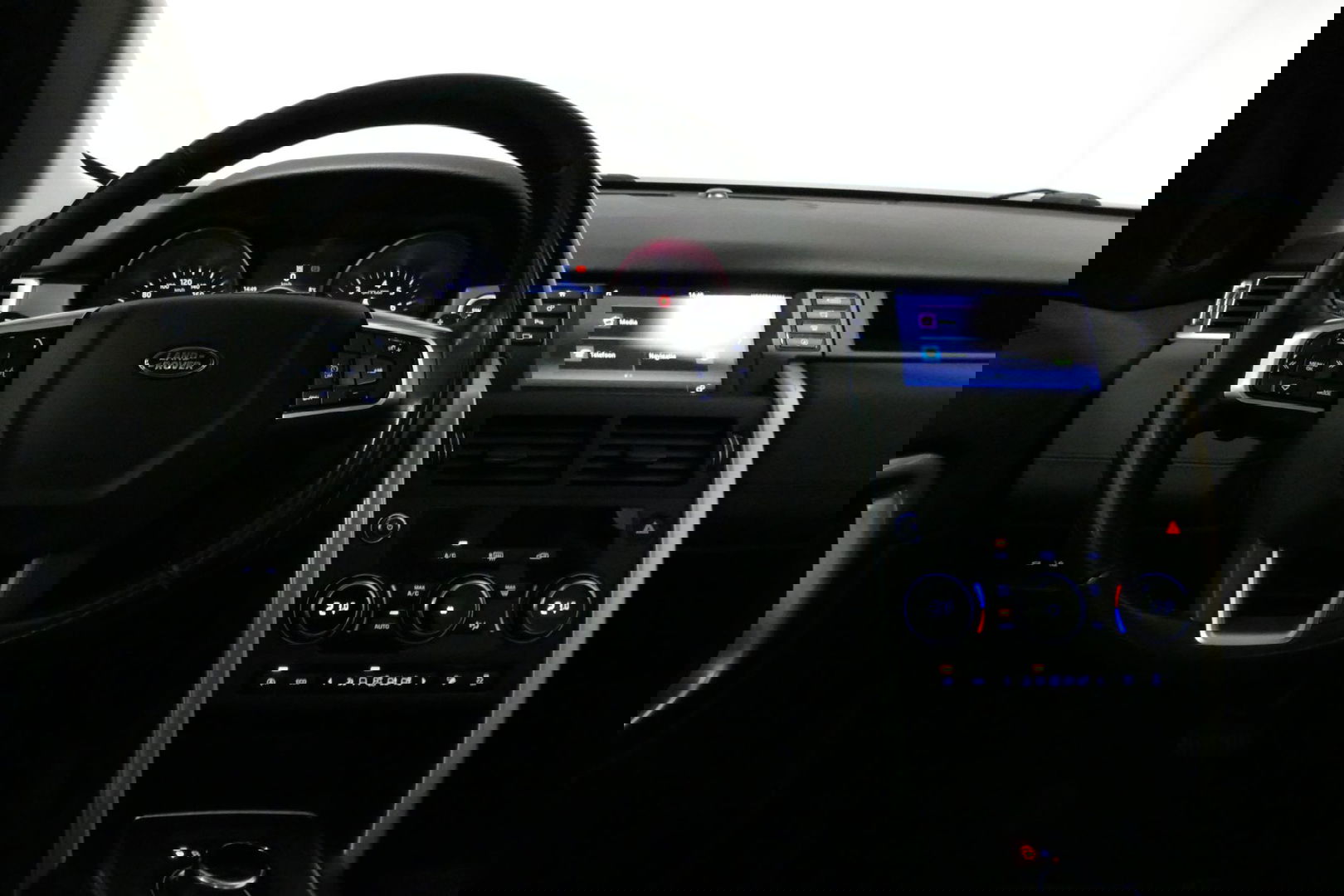 Land Rover Discovery Sport 2.0 Si4 4WD SE Luxury / Panoramadak / Achteruitrijcamera / Elektr. verstelbare voorstoelen / Meridian Surround Sound / Parkeerhulp 360 / Apple Carplay - Andriod Auto / Ambienteverlichting / Cruise Control / Black Optic / Lane Assist / Grootlicht Assistent