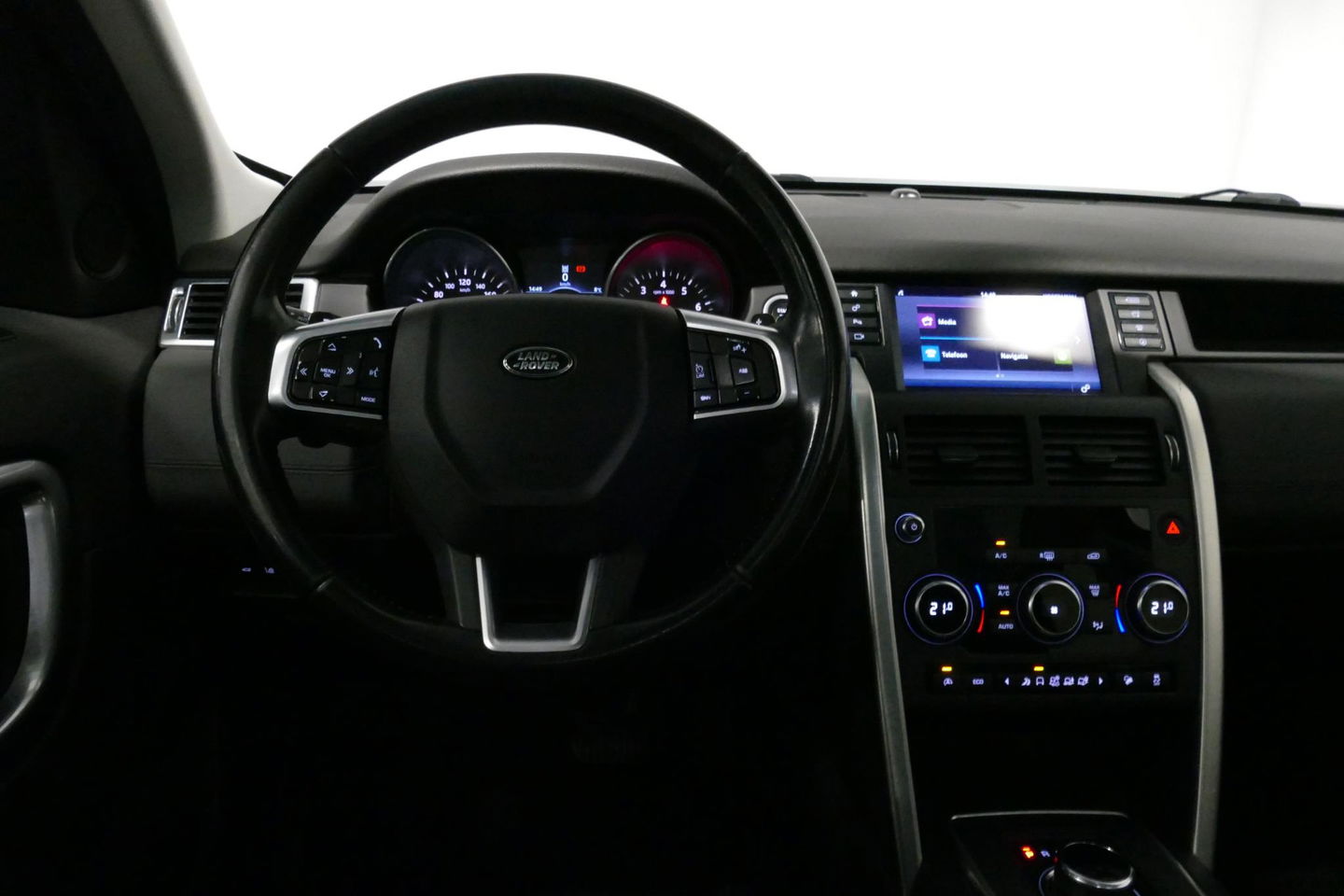 Land Rover Discovery Sport 2.0 Si4 4WD SE Luxury / Panoramadak / Achteruitrijcamera / Elektr. verstelbare voorstoelen / Meridian Surround Sound / Parkeerhulp 360 / Apple Carplay - Andriod Auto / Ambienteverlichting / Cruise Control / Black Optic / Lane Assist / Grootlicht Assistent