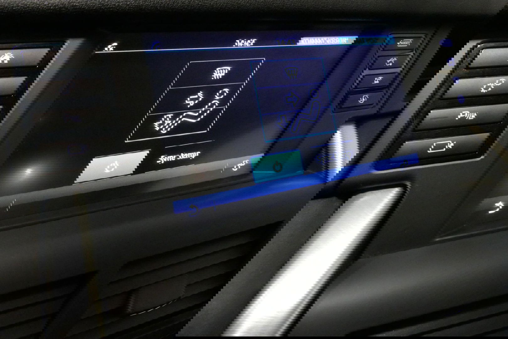 Land Rover Discovery Sport 2.0 Si4 4WD SE Luxury / Panoramadak / Achteruitrijcamera / Elektr. verstelbare voorstoelen / Meridian Surround Sound / Parkeerhulp 360 / Apple Carplay - Andriod Auto / Ambienteverlichting / Cruise Control / Black Optic / Lane Assist / Grootlicht Assistent