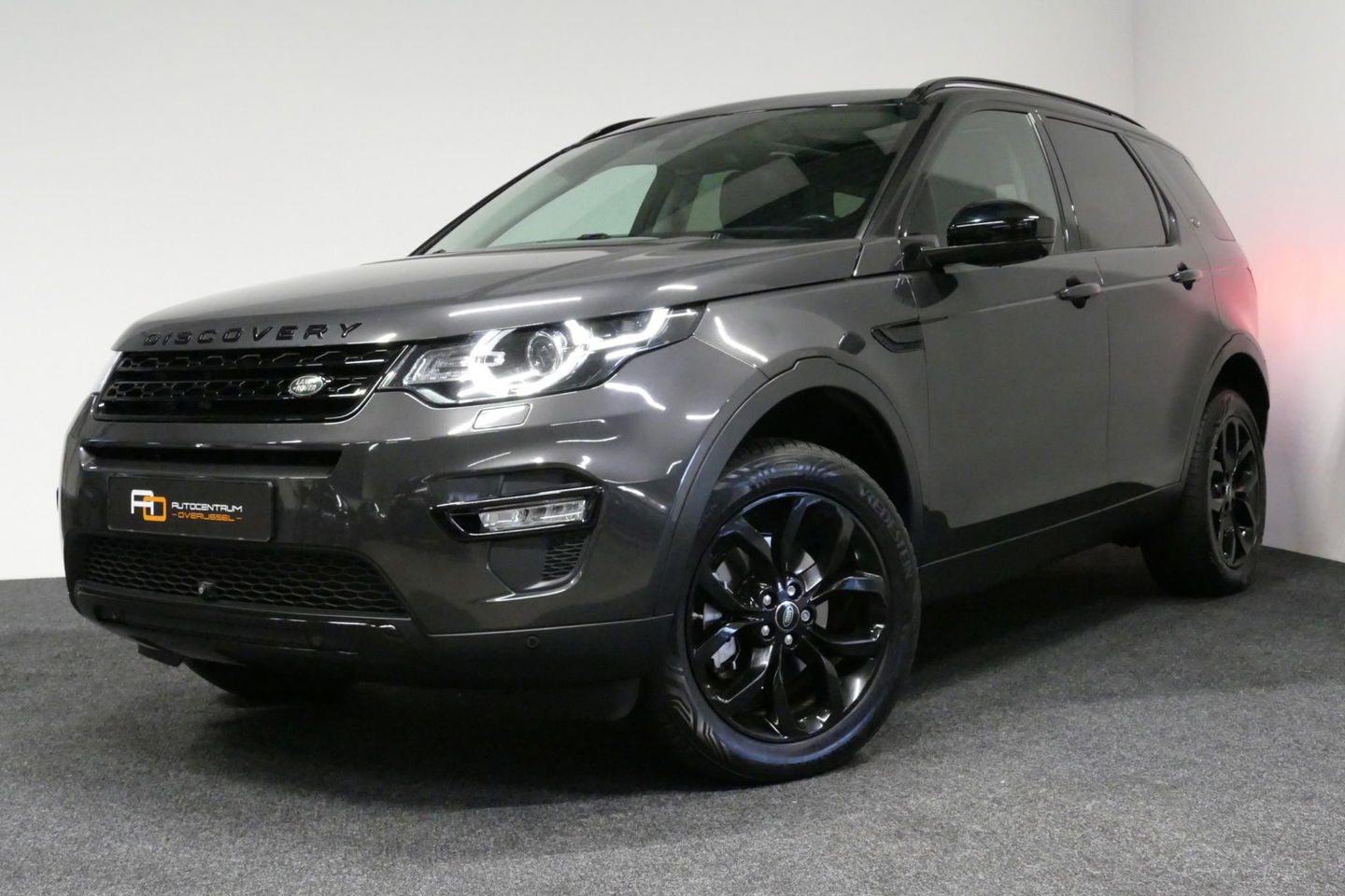 Land Rover Discovery Sport 2.0 Si4 4WD SE Luxury / Panoramadak / Achteruitrijcamera / Elektr. verstelbare voorstoelen / Meridian Surround Sound / Parkeerhulp 360 / Apple Carplay - Andriod Auto / Ambienteverlichting / Cruise Control / Black Optic / Lane Assist / Grootlicht Assistent