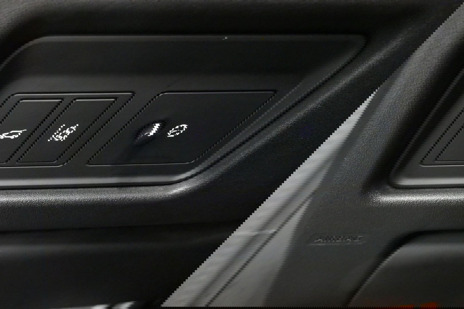 Land Rover Discovery Sport 2.0 Si4 4WD SE Luxury / Panoramadak / Achteruitrijcamera / Elektr. verstelbare voorstoelen / Meridian Surround Sound / Parkeerhulp 360 / Apple Carplay - Andriod Auto / Ambienteverlichting / Cruise Control / Black Optic / Lane Assist / Grootlicht Assistent