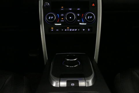 Land Rover Discovery Sport 2.0 Si4 4WD SE Luxury / Panoramadak / Achteruitrijcamera / Elektr. verstelbare voorstoelen / Meridian Surround Sound / Parkeerhulp 360 / Apple Carplay - Andriod Auto / Ambienteverlichting / Cruise Control / Black Optic / Lane Assist / Grootlicht Assistent