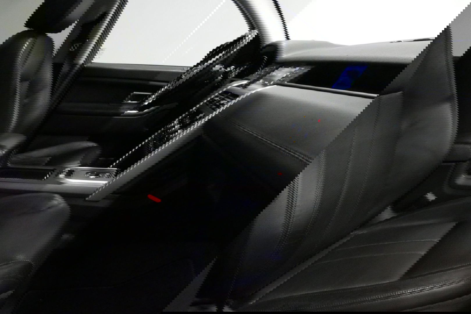 Land Rover Discovery Sport 2.0 Si4 4WD SE Luxury / Panoramadak / Achteruitrijcamera / Elektr. verstelbare voorstoelen / Meridian Surround Sound / Parkeerhulp 360 / Apple Carplay - Andriod Auto / Ambienteverlichting / Cruise Control / Black Optic / Lane Assist / Grootlicht Assistent