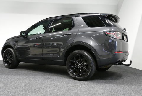 Land Rover Discovery Sport 2.0 Si4 4WD SE Luxury / Panoramadak / Achteruitrijcamera / Elektr. verstelbare voorstoelen / Meridian Surround Sound / Parkeerhulp 360 / Apple Carplay - Andriod Auto / Ambienteverlichting / Cruise Control / Black Optic / Lane Assist / Grootlicht Assistent