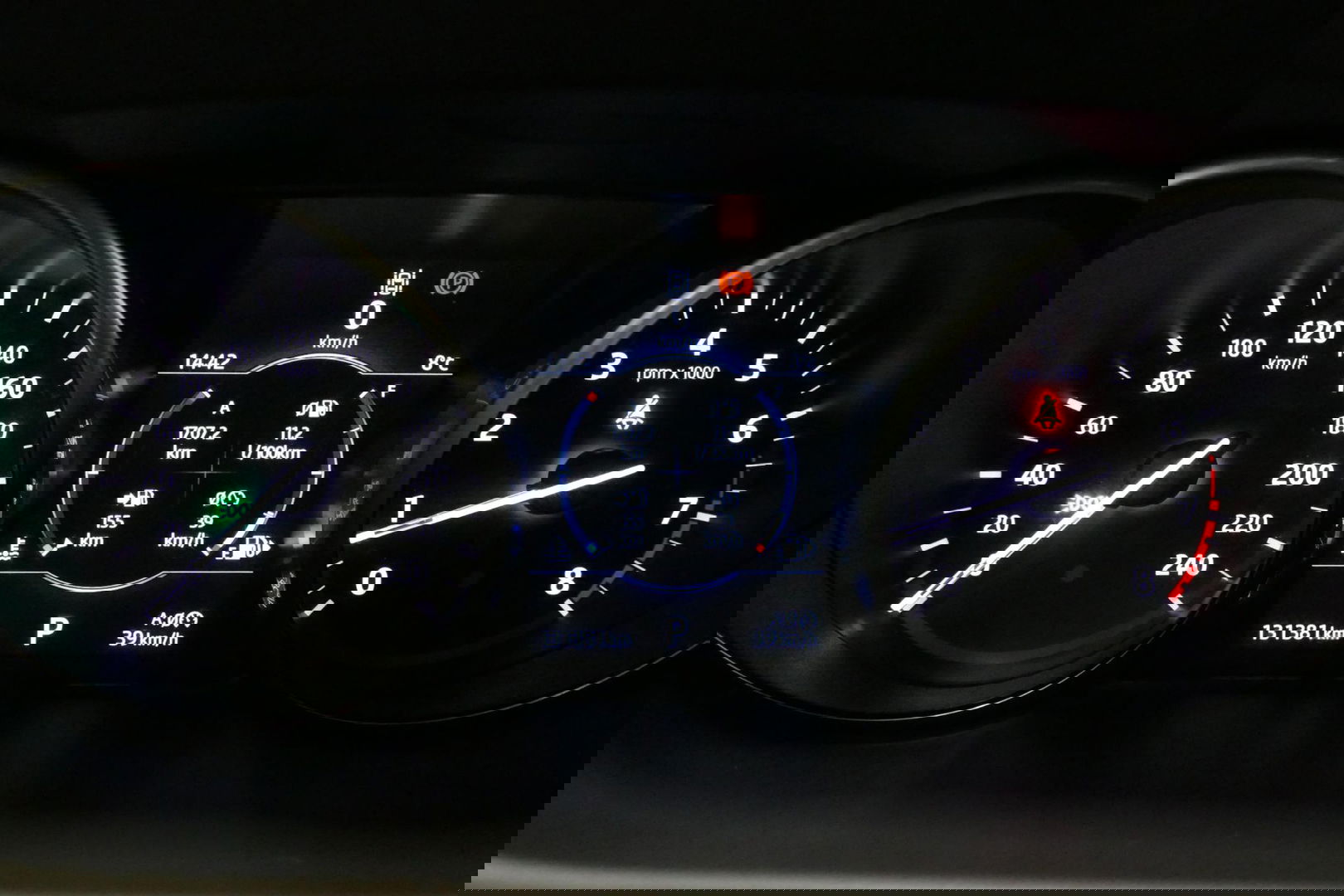 Land Rover Discovery Sport 2.0 Si4 4WD SE Luxury / Panoramadak / Achteruitrijcamera / Elektr. verstelbare voorstoelen / Meridian Surround Sound / Parkeerhulp 360 / Apple Carplay - Andriod Auto / Ambienteverlichting / Cruise Control / Black Optic / Lane Assist / Grootlicht Assistent