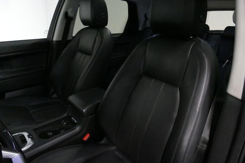 Land Rover Discovery Sport 2.0 Si4 4WD SE Luxury / Panoramadak / Achteruitrijcamera / Elektr. verstelbare voorstoelen / Meridian Surround Sound / Parkeerhulp 360 / Apple Carplay - Andriod Auto / Ambienteverlichting / Cruise Control / Black Optic / Lane Assist / Grootlicht Assistent