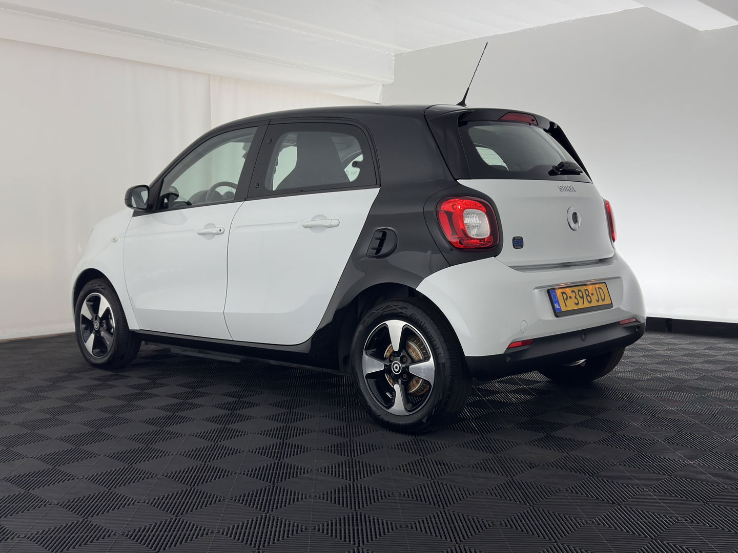 Smart Forfour EQ Comfort 18 kWh {SOH-91%} Aut. *PANO | AIRCO | COMFORT-SEATS | CRUISE | PDC | 15''ALU*