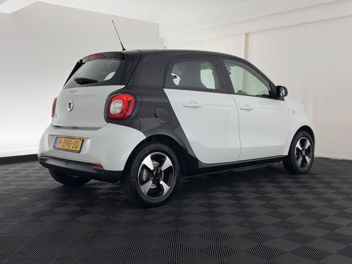 Smart Forfour EQ Comfort 18 kWh {SOH-91%} Aut. *PANO | AIRCO | COMFORT-SEATS | CRUISE | PDC | 15''ALU*