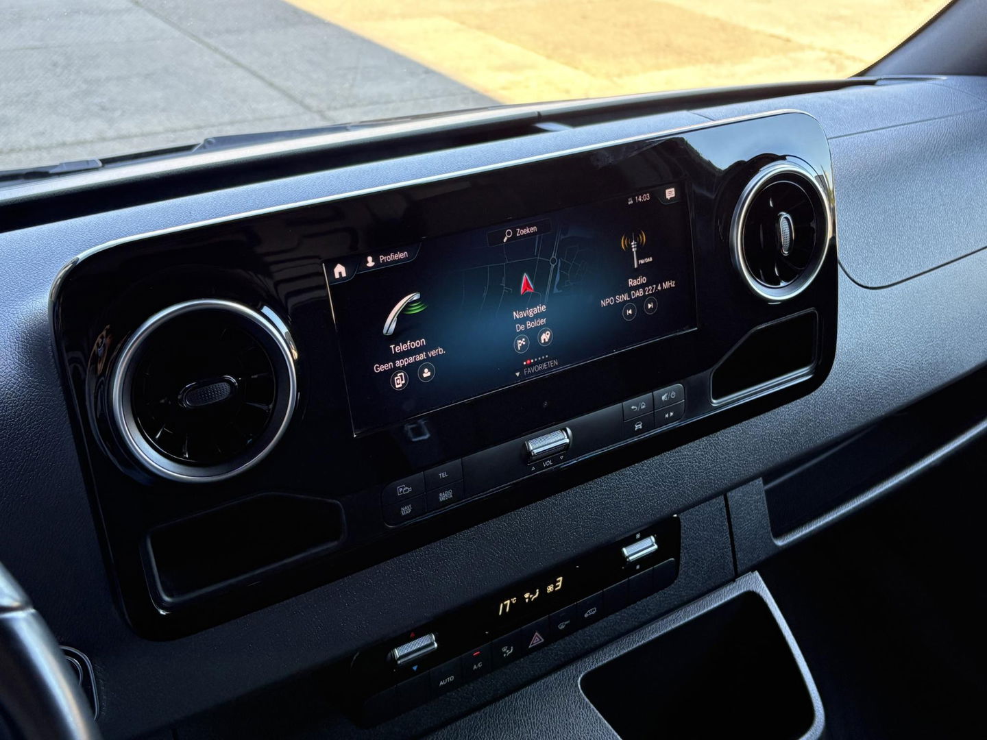 Mercedes-Benz Sprinter 317 L2H2 KOMT ALS DUBBELCABINE | LMV 20" | 3500KG | GROTE MBUX | COMFORTSTOEL MET VERWARMING |