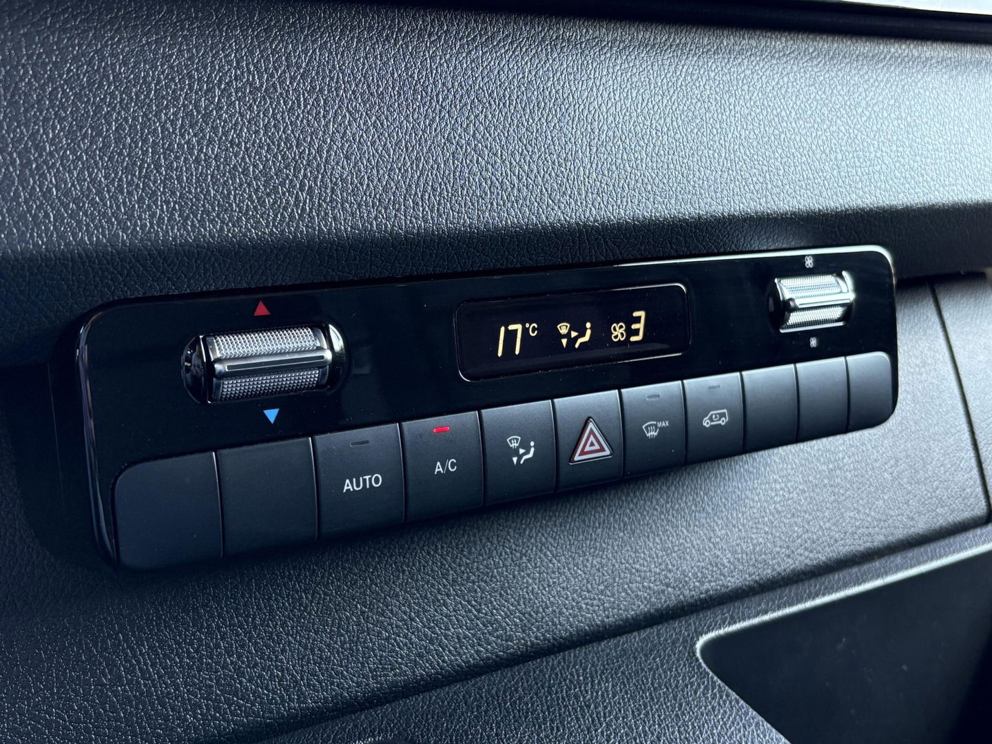 Mercedes-Benz Sprinter 317 L2H2 KOMT ALS DUBBELCABINE | LMV 20" | 3500KG | GROTE MBUX | COMFORTSTOEL MET VERWARMING |