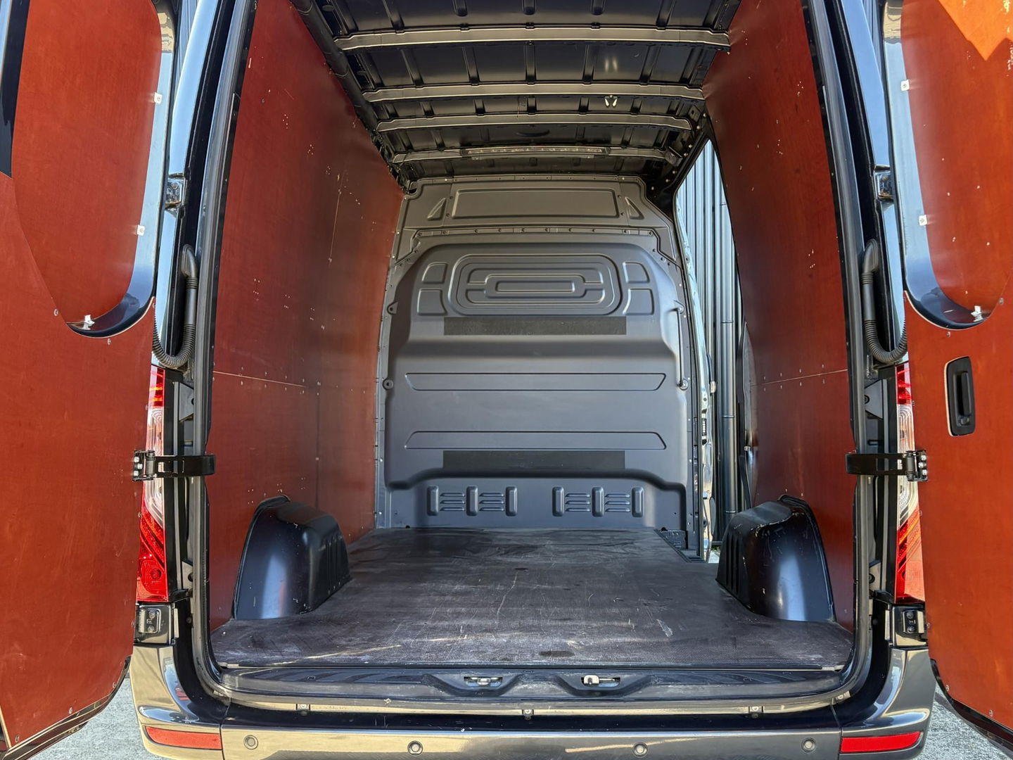 Mercedes-Benz Sprinter 317 L2H2 KOMT ALS DUBBELCABINE | LMV 20" | 3500KG | GROTE MBUX | COMFORTSTOEL MET VERWARMING |