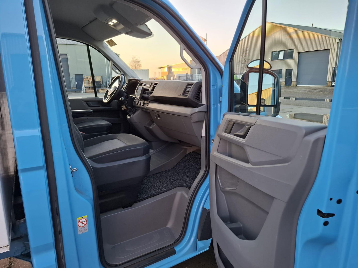 Volkswagen Crafter 35 2.0 TDI L4H3 BAKWAGEN MET DEUREN / EURO 6 / N.A.P / DEALER ONDERHOUDEN