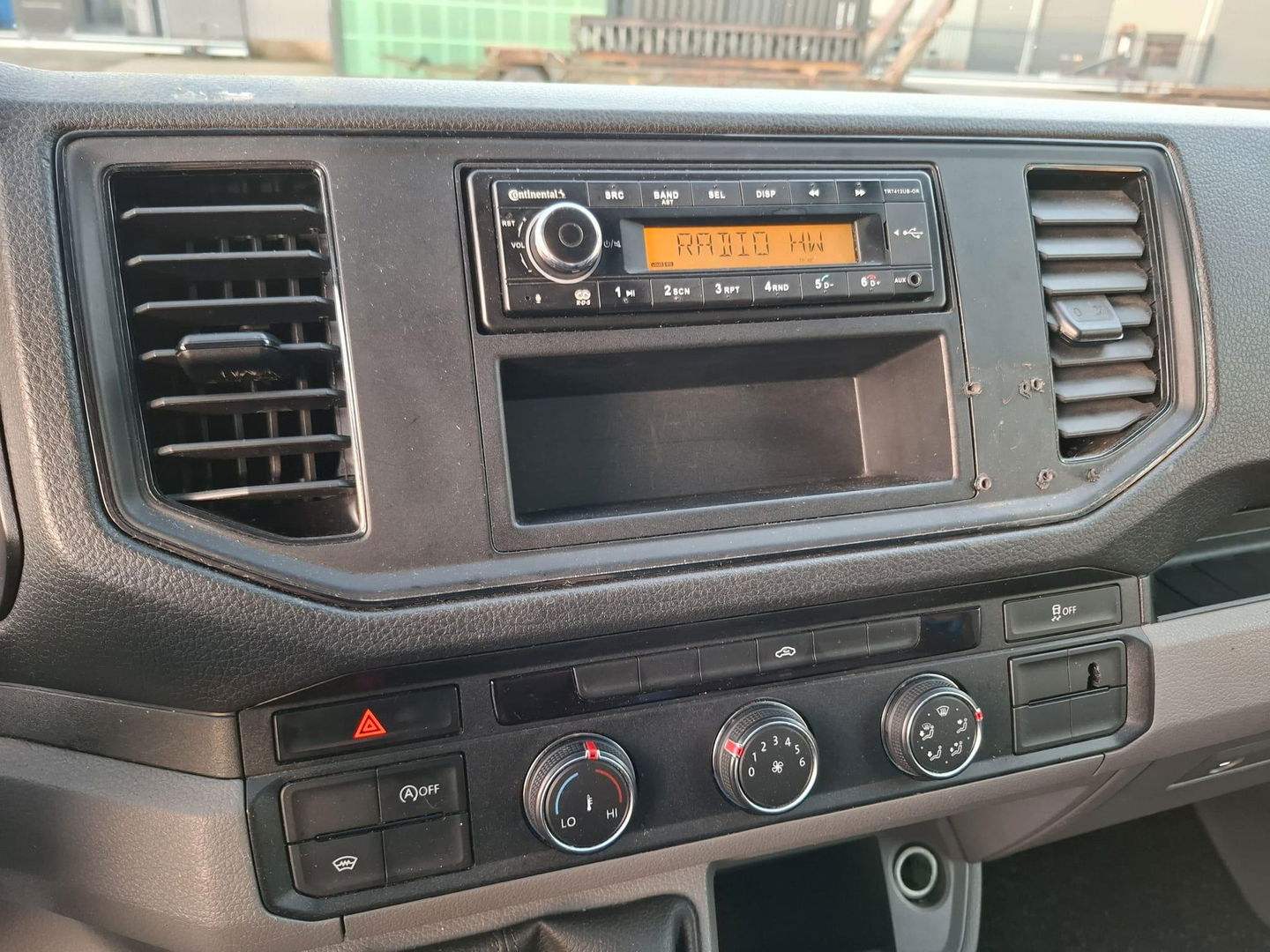 Volkswagen Crafter 35 2.0 TDI L4H3 BAKWAGEN MET DEUREN / EURO 6 / N.A.P / DEALER ONDERHOUDEN