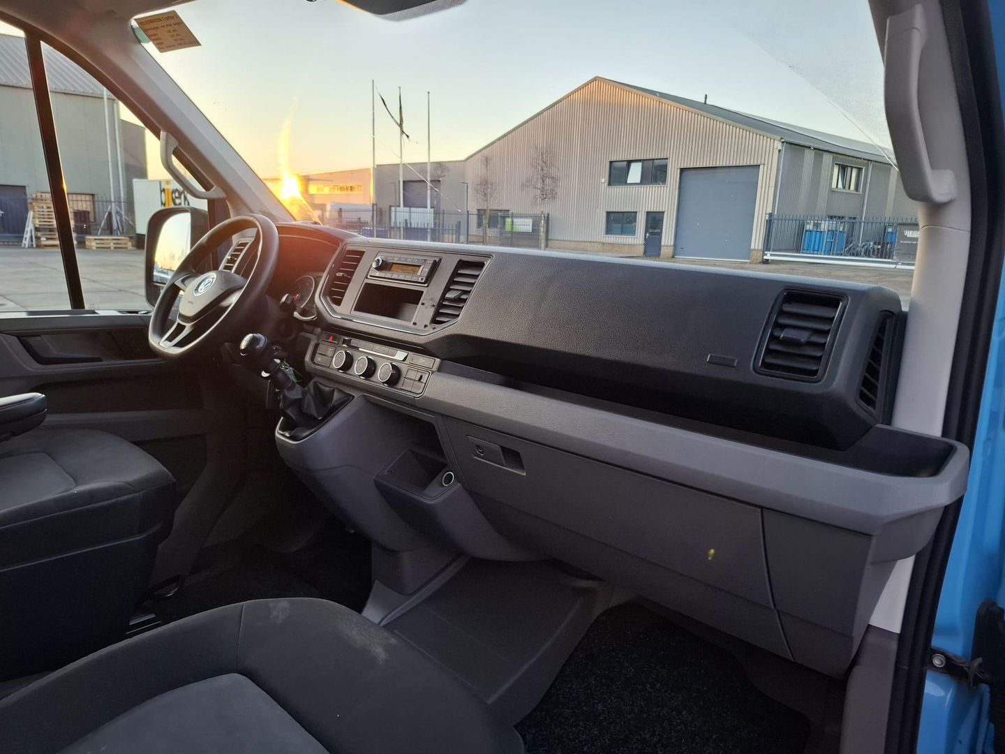 Volkswagen Crafter 35 2.0 TDI L4H3 BAKWAGEN MET DEUREN / EURO 6 / N.A.P / DEALER ONDERHOUDEN