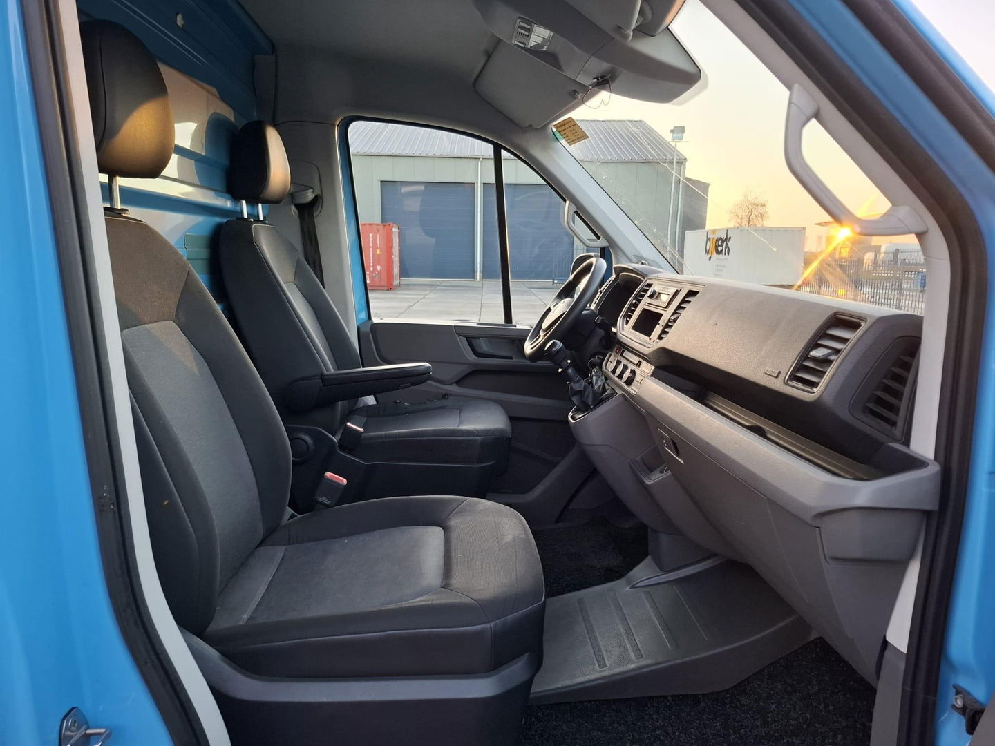 Volkswagen Crafter 35 2.0 TDI L4H3 BAKWAGEN MET DEUREN / EURO 6 / N.A.P / DEALER ONDERHOUDEN