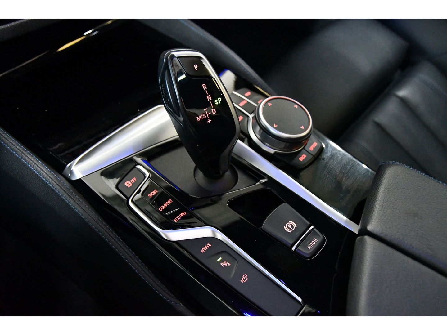 BMW 5 Serie 530e iPerformance High Executive, M-sport, Schuifdak, 3D camera