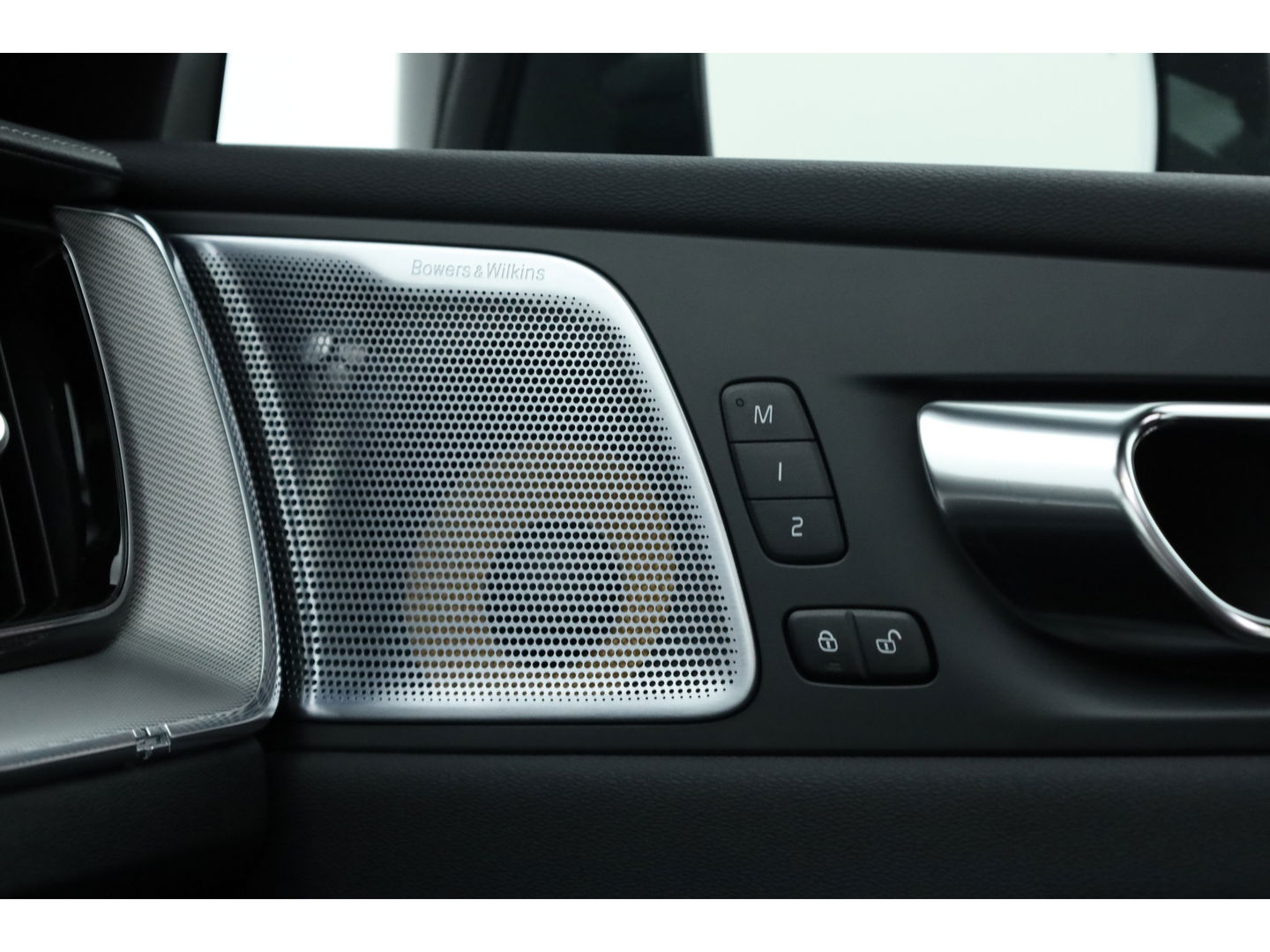 Volvo XC60 2.0 Recharge T8 AWD Inscription Full option | Luchtvering | Bowers & Wilkins | Trekhaak | ACC | Massage |