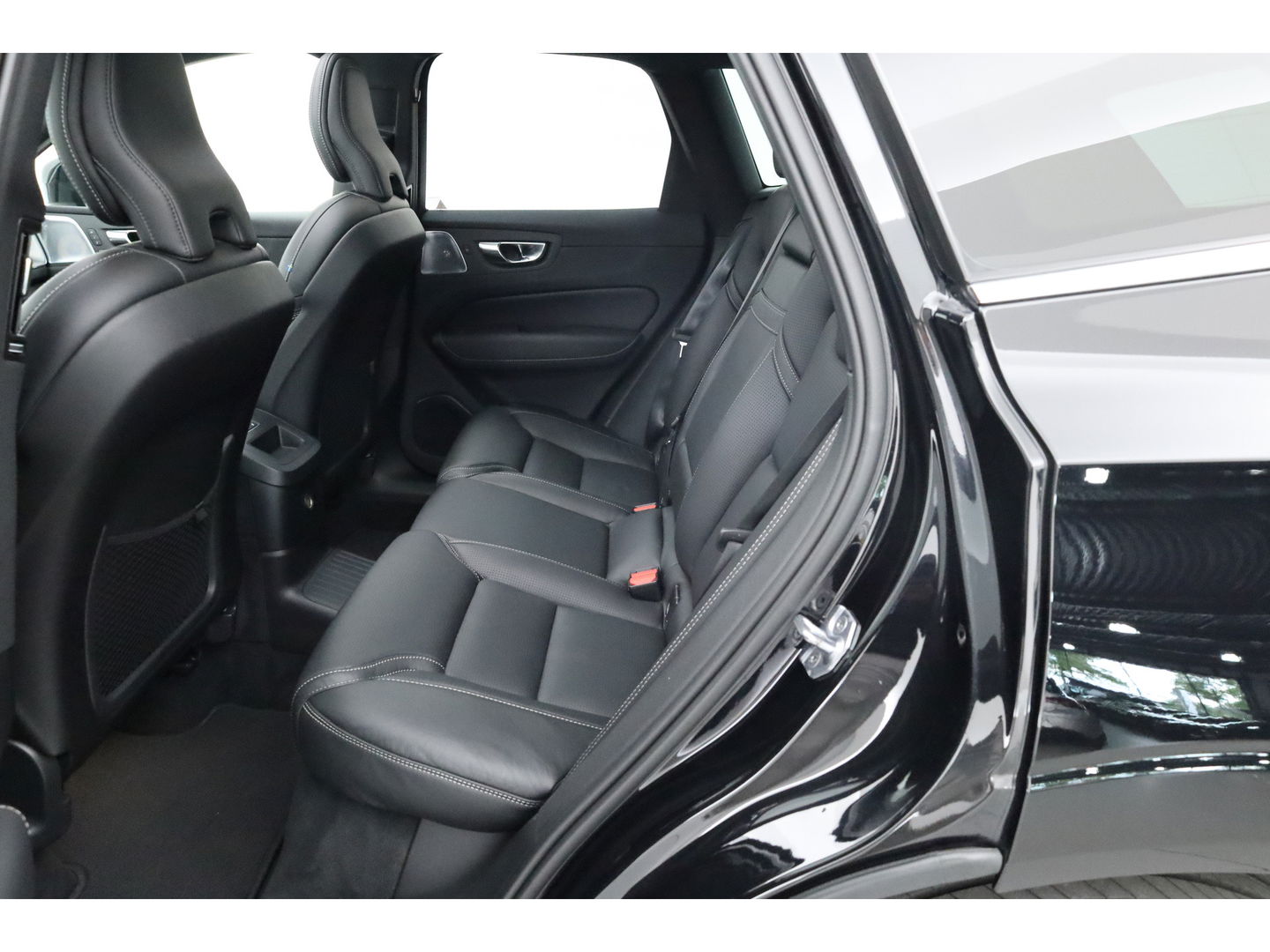 Volvo XC60 2.0 Recharge T8 AWD Inscription Full option | Luchtvering | Bowers & Wilkins | Trekhaak | ACC | Massage |