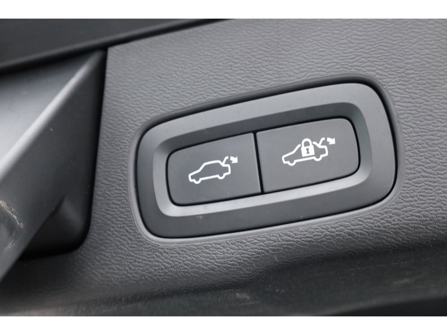 Volvo XC60 2.0 Recharge T8 AWD Inscription Full option | Luchtvering | Bowers & Wilkins | Trekhaak | ACC | Massage |