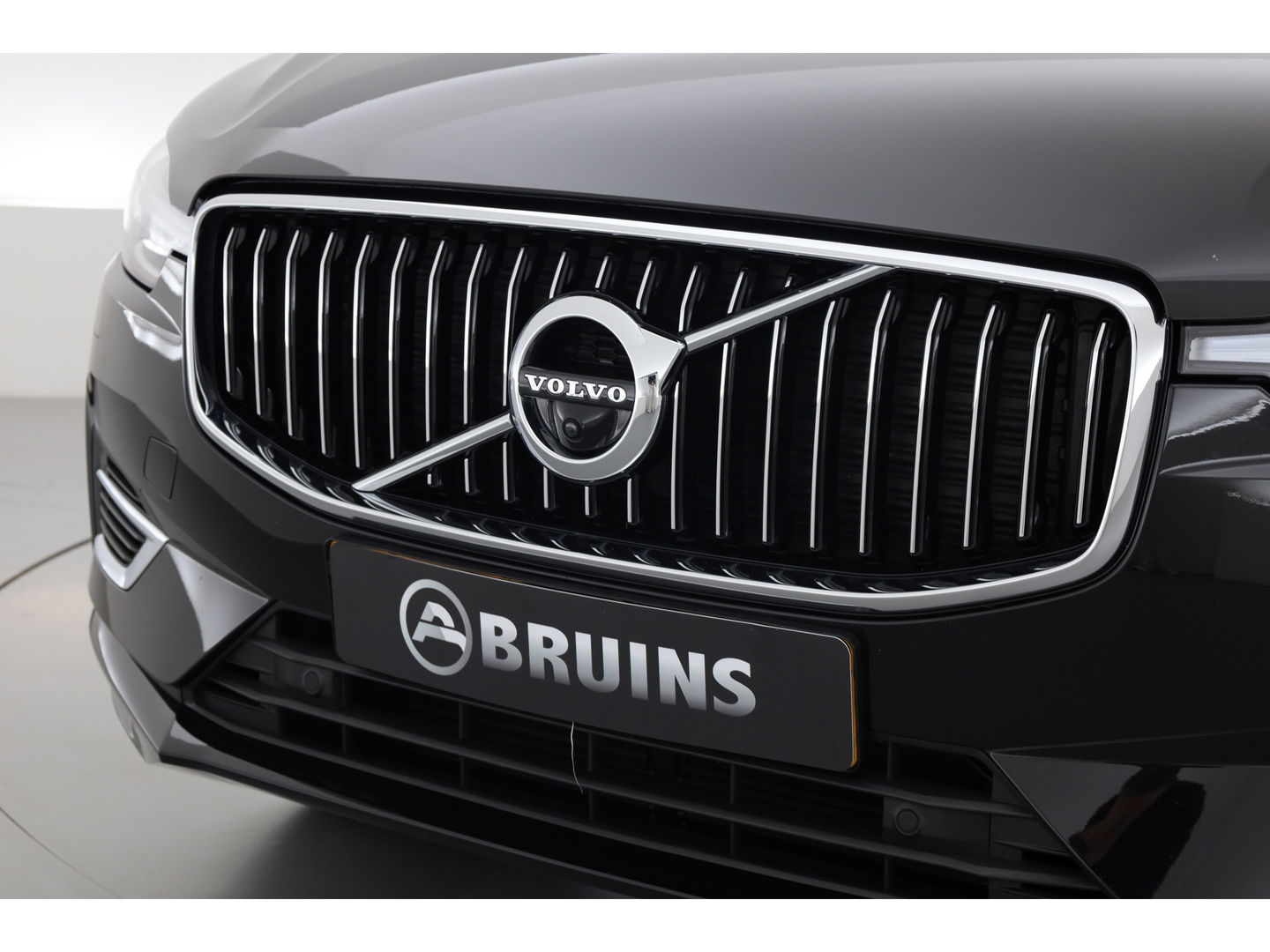 Volvo XC60 2.0 Recharge T8 AWD Inscription Full option | Luchtvering | Bowers & Wilkins | Trekhaak | ACC | Massage |