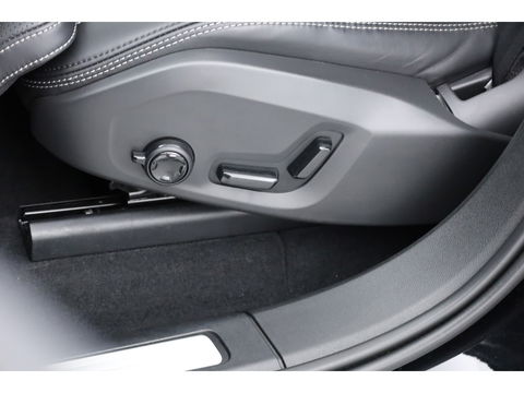 Volvo XC60 2.0 Recharge T8 AWD Inscription Full option | Luchtvering | Bowers & Wilkins | Trekhaak | ACC | Massage |