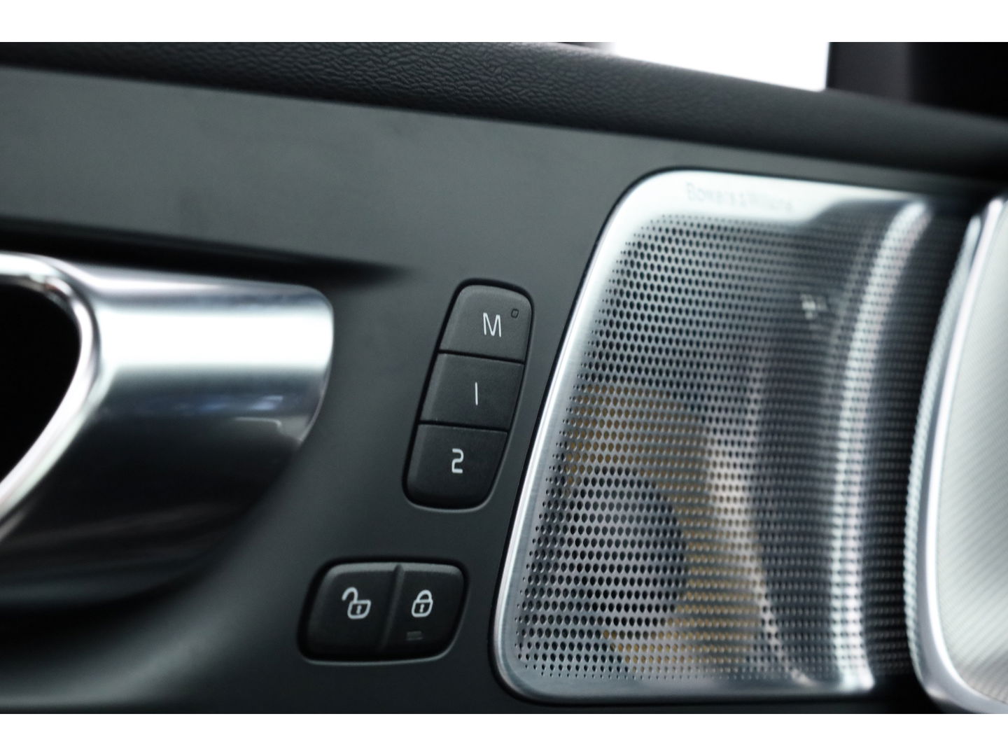 Volvo XC60 2.0 Recharge T8 AWD Inscription Full option | Luchtvering | Bowers & Wilkins | Trekhaak | ACC | Massage |