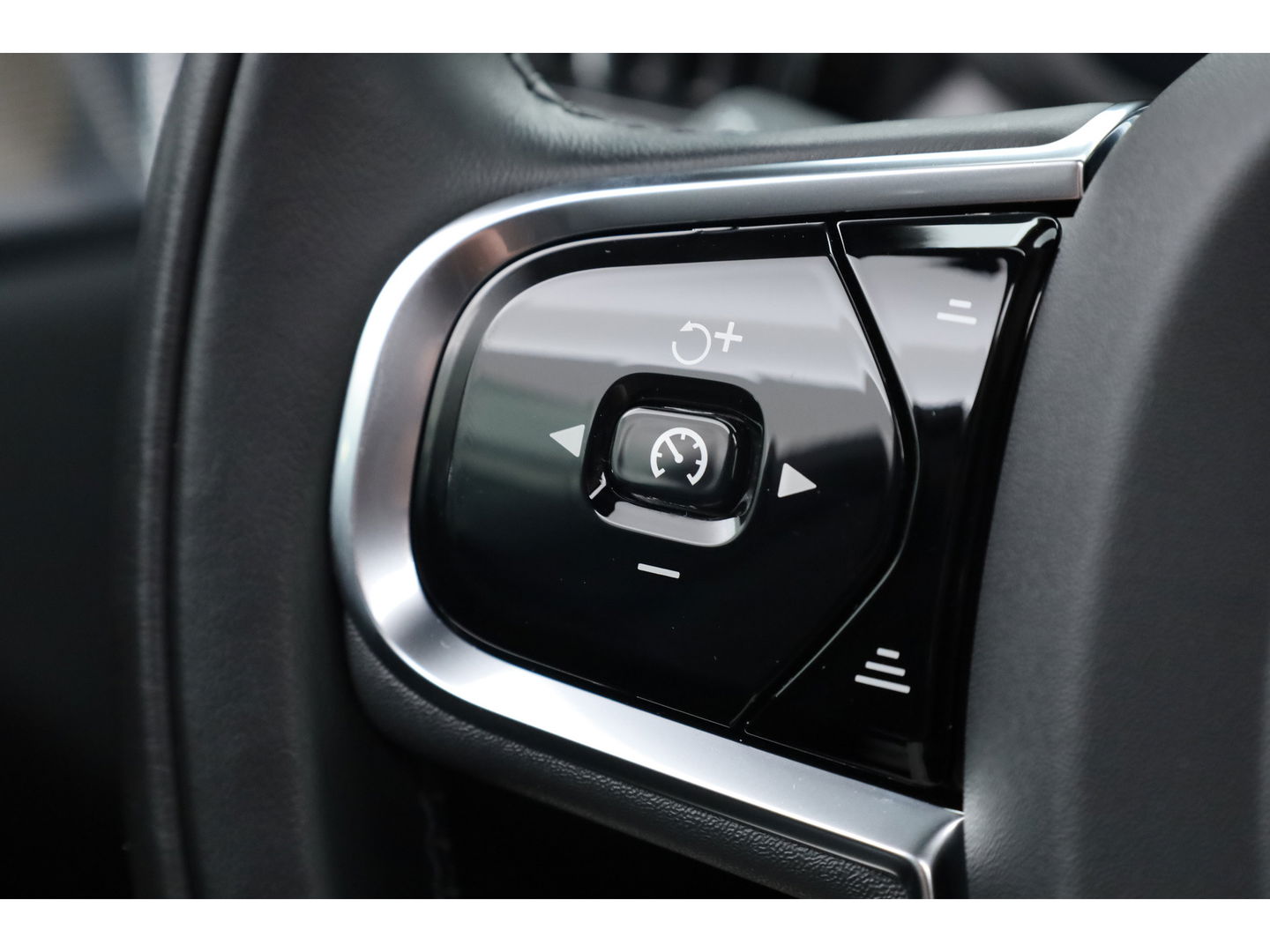 Volvo XC60 2.0 Recharge T8 AWD Inscription Full option | Luchtvering | Bowers & Wilkins | Trekhaak | ACC | Massage |